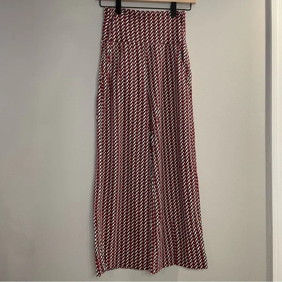 CAbi XS Geometric Wide Leg Crop Pants Red Navy High Rise Boho (flaw) - Picture 3 of 9